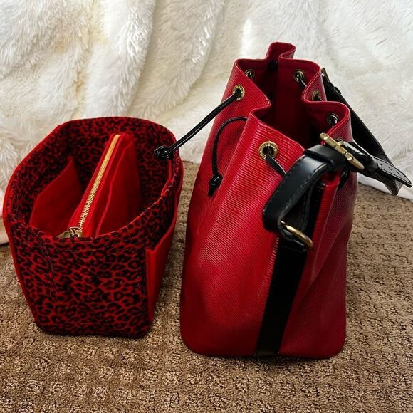 AUTH LOUIS VUITTON EPI LEATHER NOE- BLACK AND RED - Picture 15 of 16